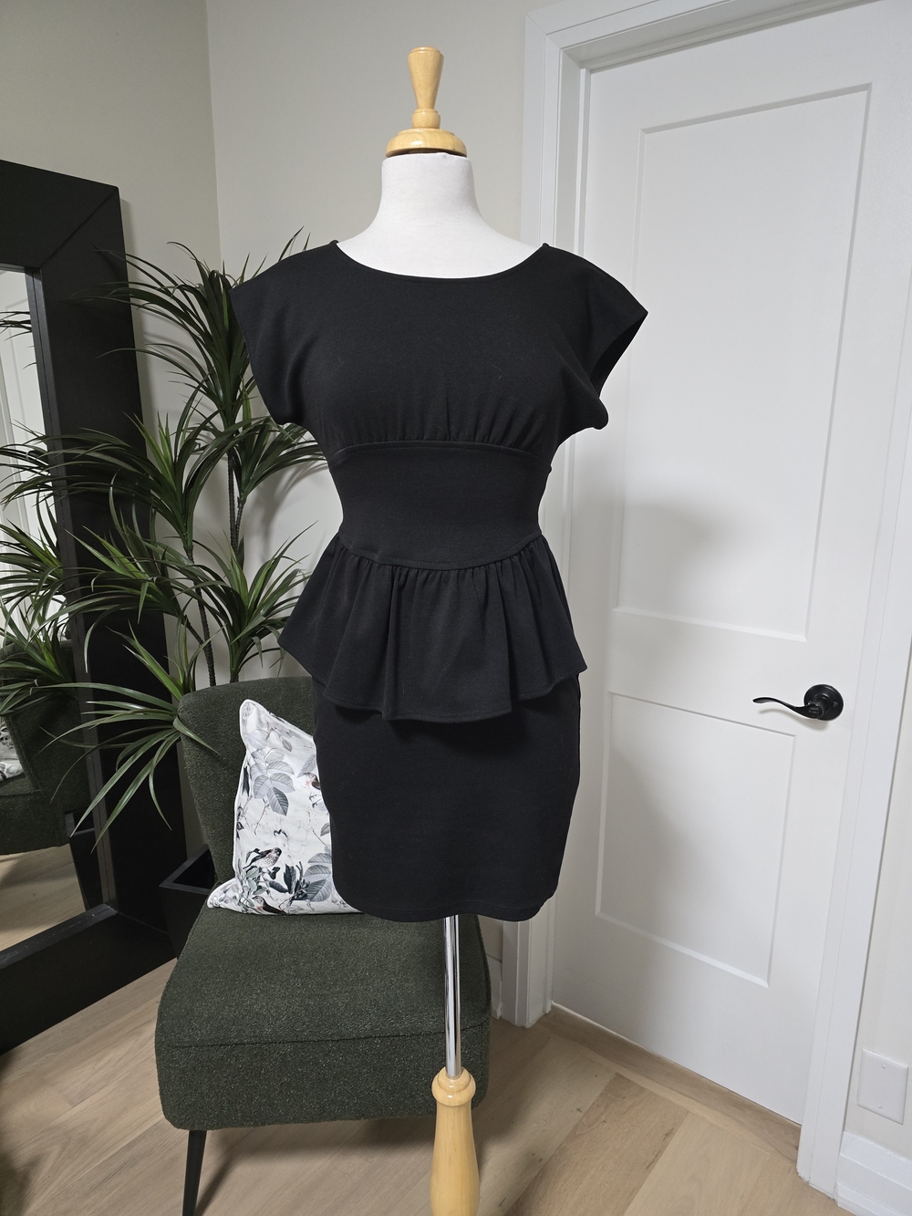Elegant Black Peplum Sheath Dress